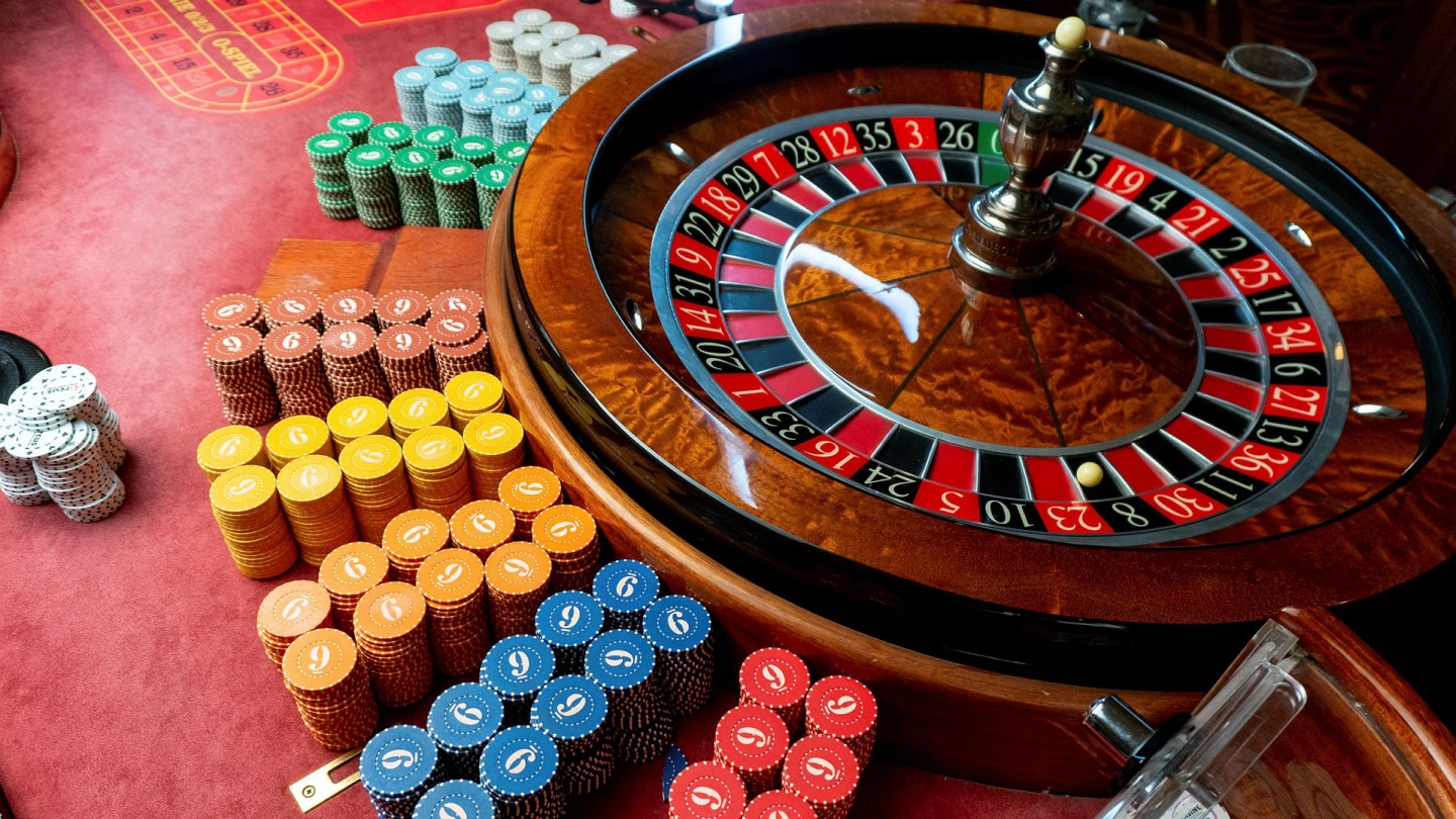 What are online casino games like?